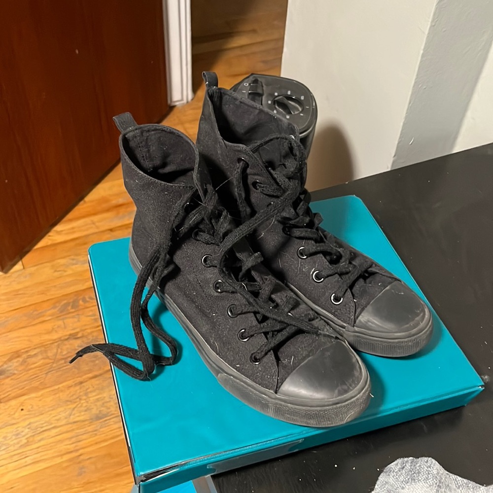 Mossimo “chucks”